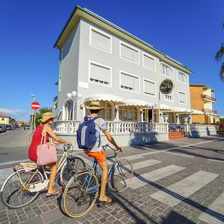 Hg Hotel Il Settebello Marina di Cecina Eksteriør billede