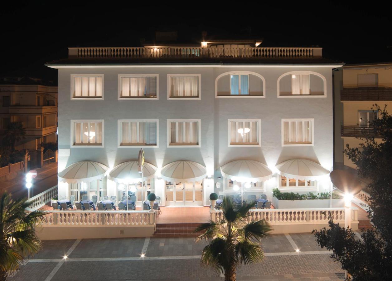 Hg Hotel Il Settebello Marina di Cecina Eksteriør billede