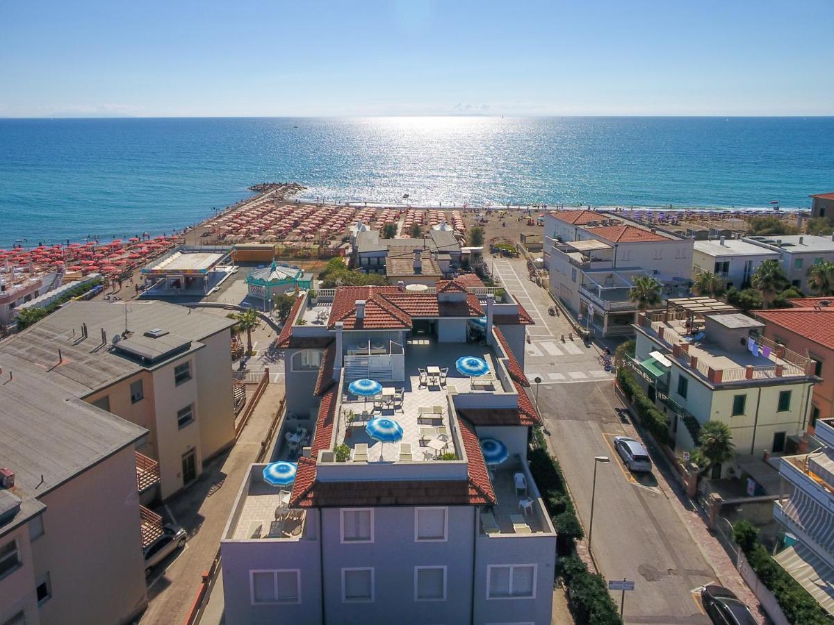 Hg Hotel Il Settebello Marina di Cecina Eksteriør billede