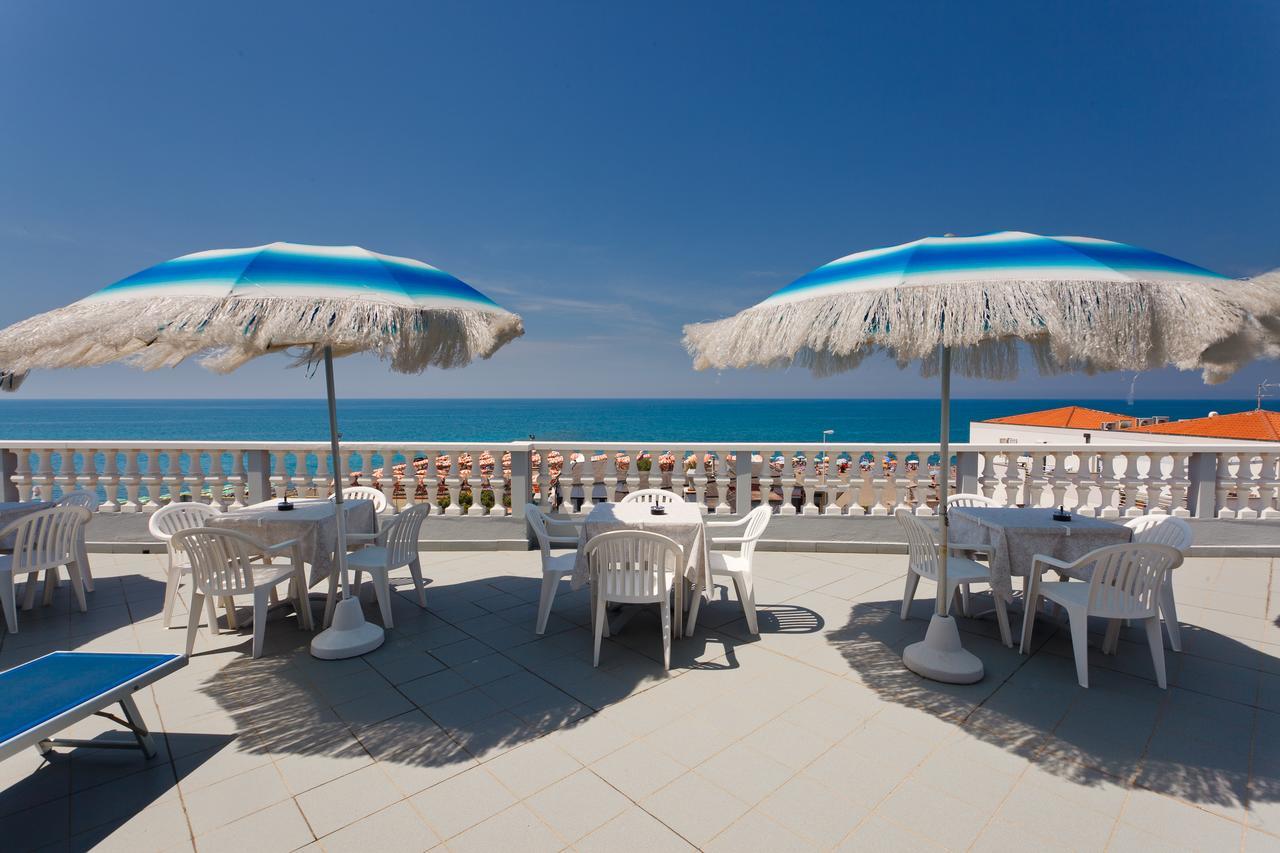 Hg Hotel Il Settebello Marina di Cecina Eksteriør billede
