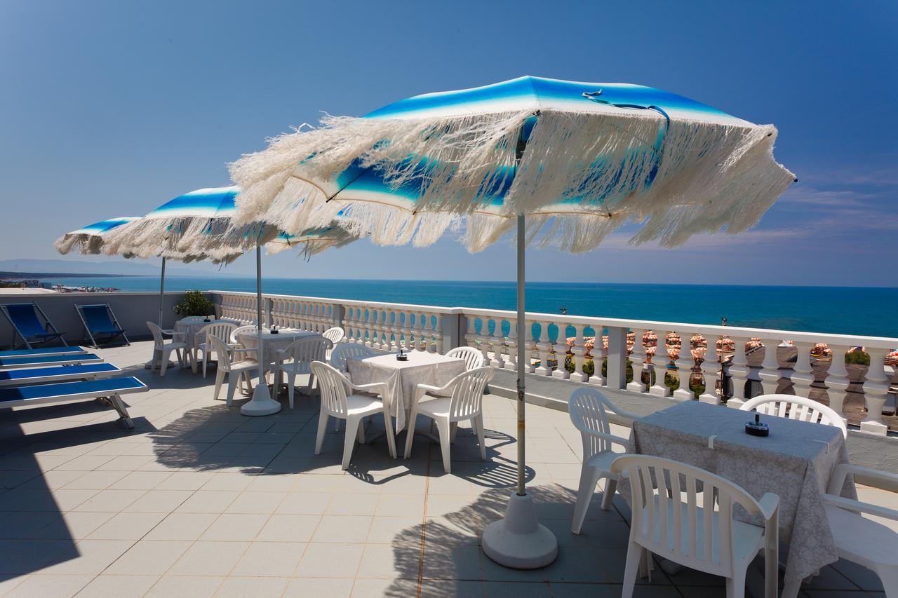 Hg Hotel Il Settebello Marina di Cecina Eksteriør billede